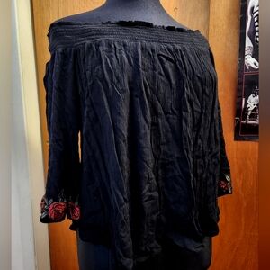 🌹 Forever 21 Off fhe Shoulder Rose Top 🌹